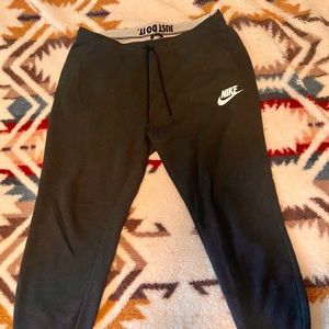 NIKE women’s jogger sweatpants